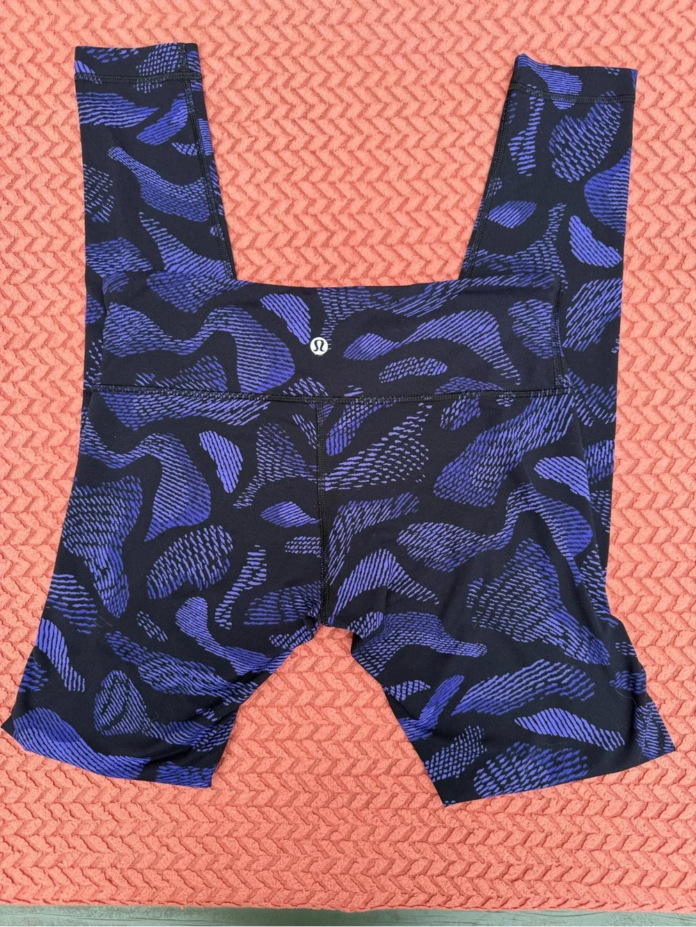 Women’s lot Lululemon 5 leggings/yoga pants mint condition! Size 6